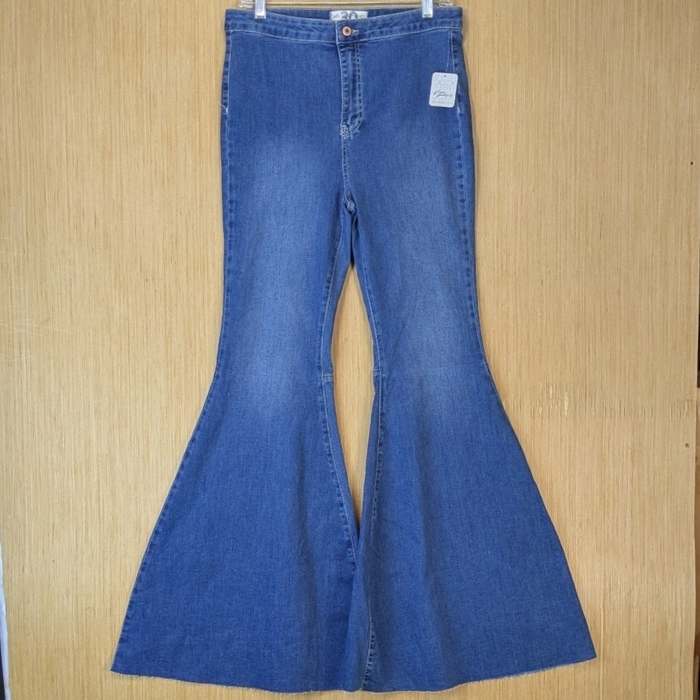 We The Free Free People Just Float On Flare Jeans Blue Denim 30 Bell Bottom New